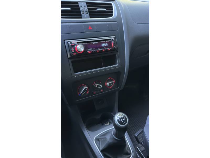 VOLKSWAGEN - FOX - 2012/2013 - Branca - R$ 39.900,00