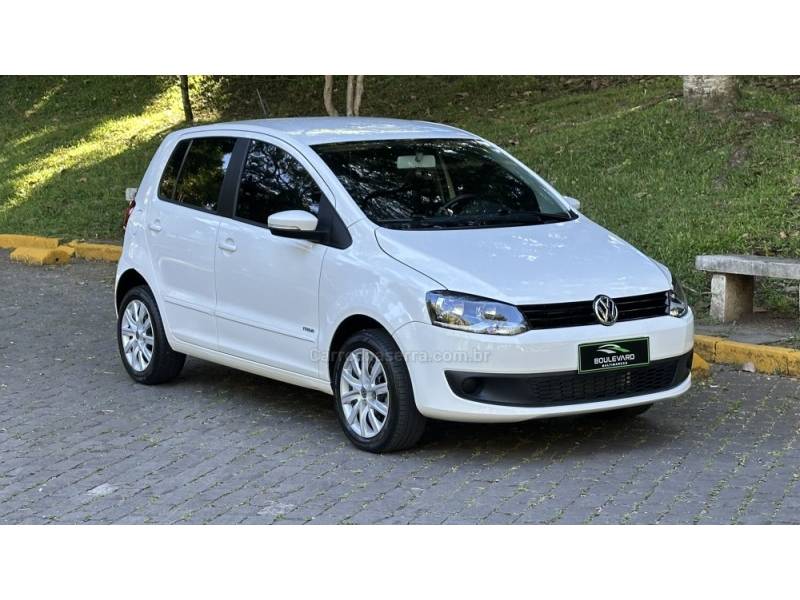VOLKSWAGEN - FOX - 2012/2013 - Branca - R$ 39.900,00