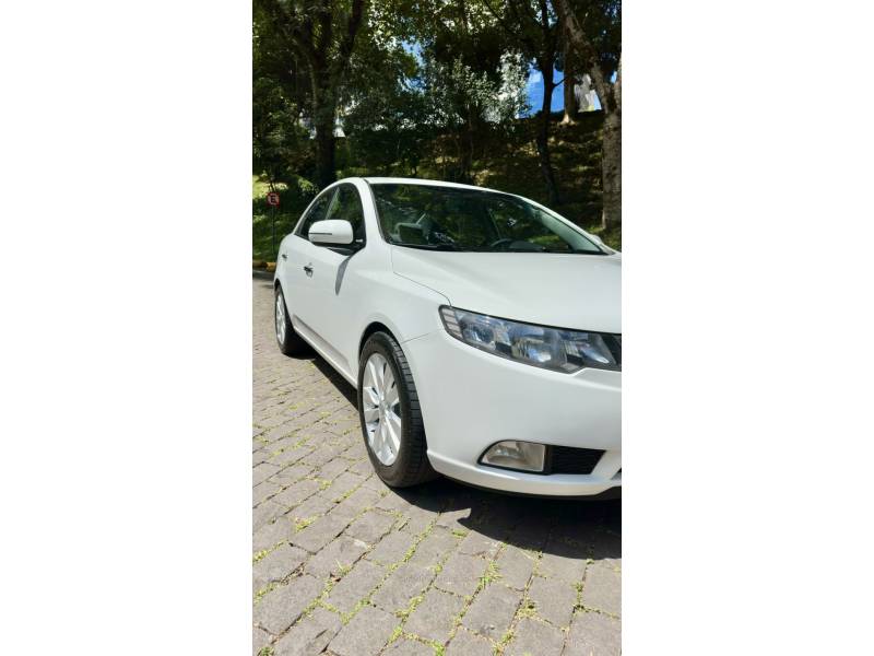 KIA MOTORS - CERATO - 2011/2012 - Branca - R$ 50.900,00