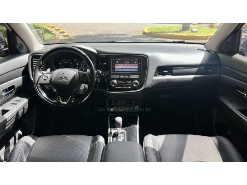 MITSUBISHI - OUTLANDER - 2017/2018 - Branca - R$ 118.900,00