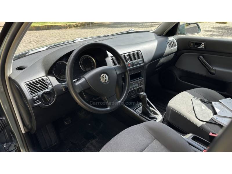 VOLKSWAGEN - GOLF - 2008/2009 - Verde - R$ 42.900,00