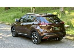 NISSAN - KICKS - 2021/2022 - Marrom - R$ 99.900,00