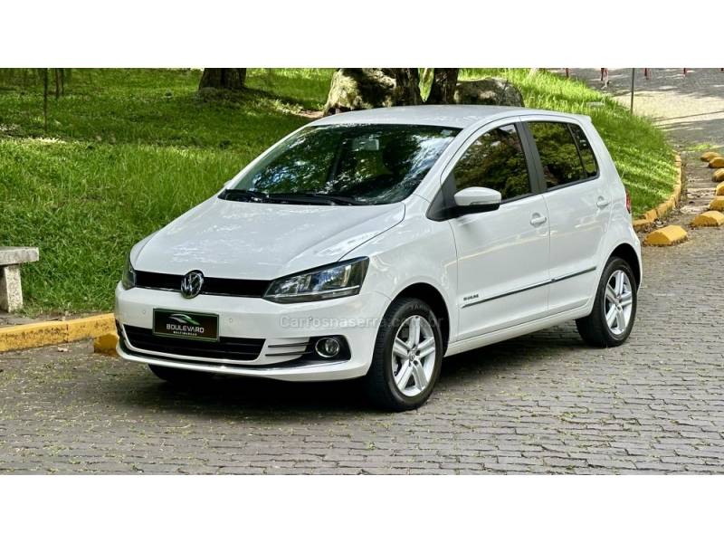 VOLKSWAGEN - FOX - 2015/2016 - Branca - R$ 52.900,00