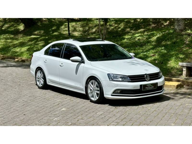 VOLKSWAGEN - JETTA - 2016/2016 - Branca - R$ 96.500,00