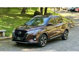 NISSAN - KICKS - 2021/2022 - Marrom - R$ 99.900,00