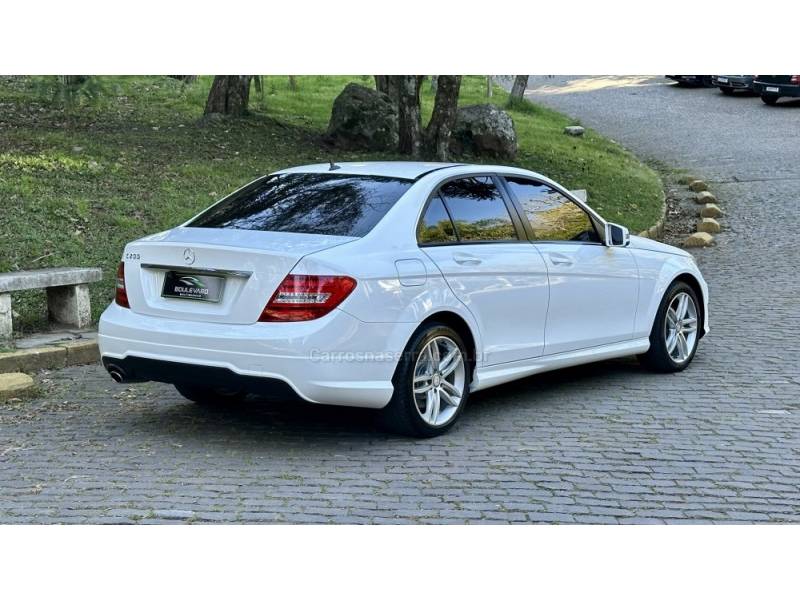 MERCEDES-BENZ - C 200 - 2013/2014 - Branca - R$ 79.900,00