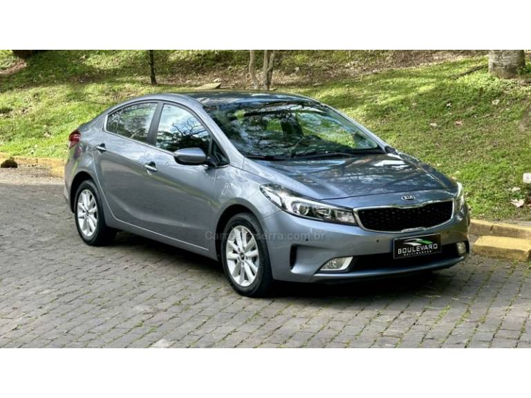 KIA MOTORS - CERATO - 2016/2017 - Cinza - R$ 69.900,00