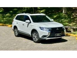 MITSUBISHI - OUTLANDER - 2017/2018 - Branca - R$ 119.000,00