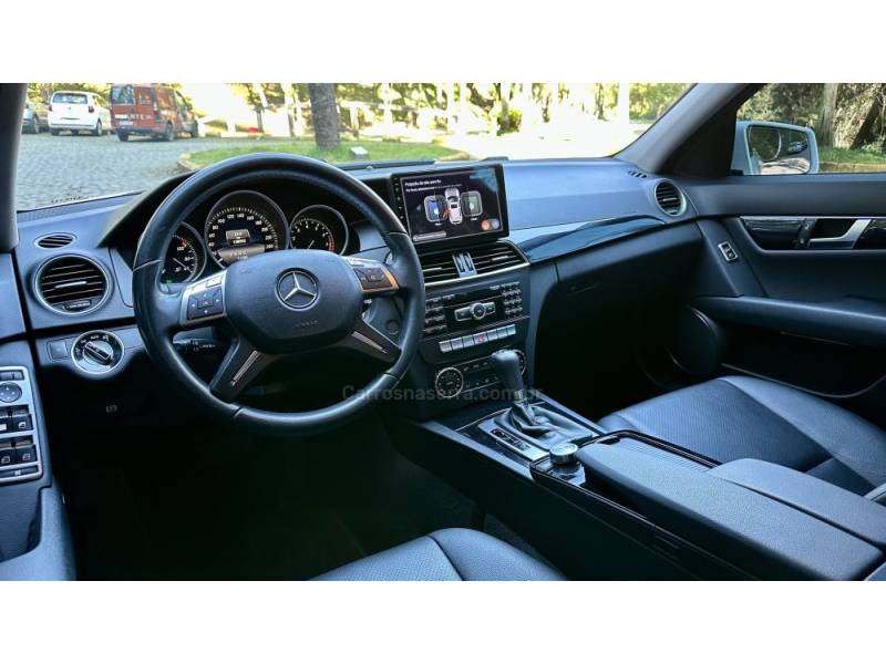MERCEDES-BENZ - C 200 - 2013/2014 - Branca - R$ 79.900,00