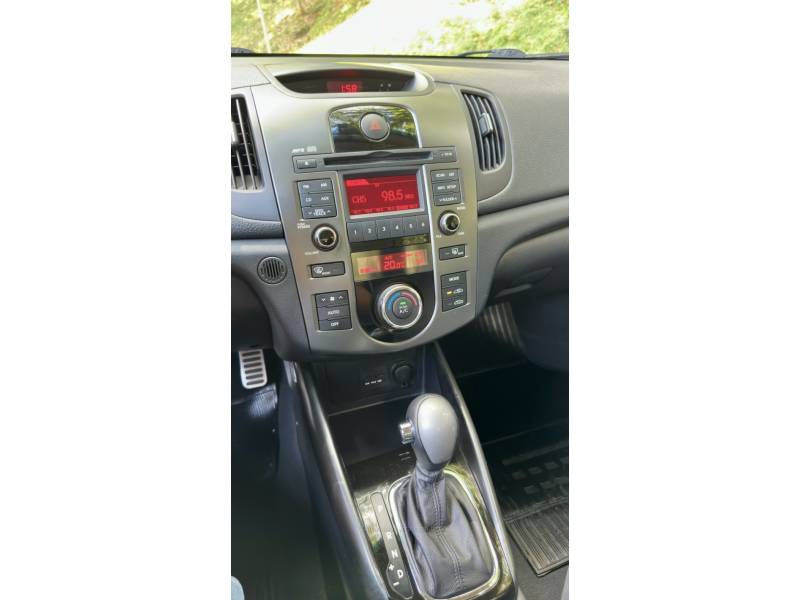 KIA MOTORS - CERATO - 2011/2012 - Branca - R$ 50.900,00