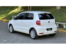 VOLKSWAGEN - FOX - 2012/2013 - Branca - R$ 39.900,00