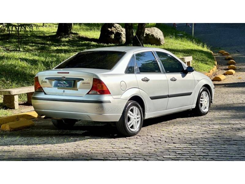 FORD - FOCUS - 2008/2008 - Prata - R$ 25.900,00