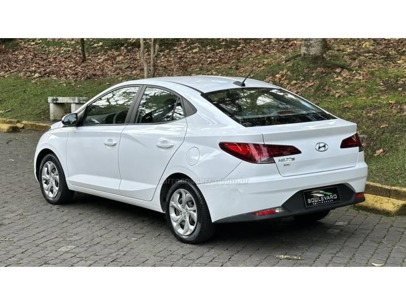HYUNDAI - HB20S - 2022/2022 - Branca - R$ 60.000,00