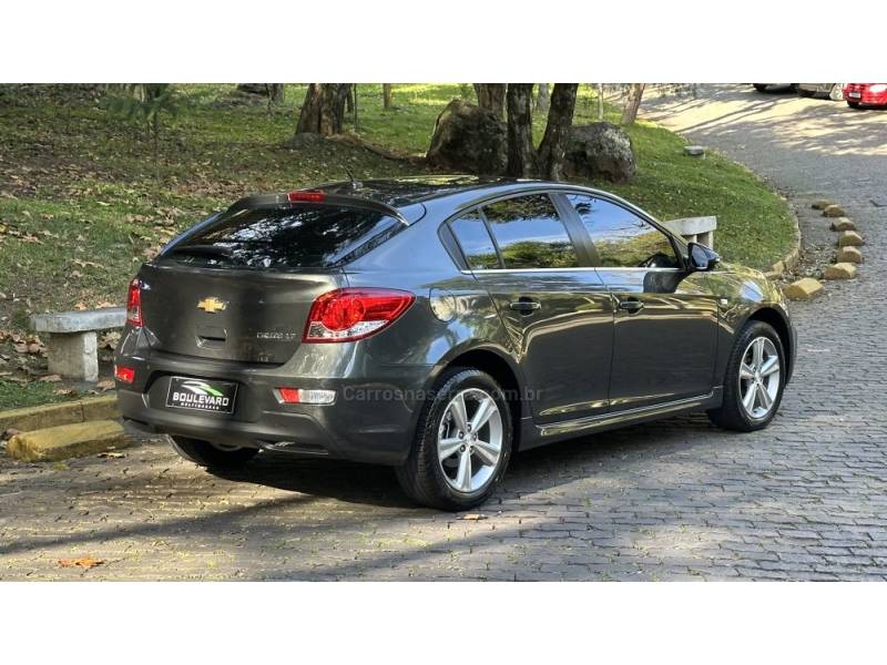CHEVROLET - CRUZE - 2015/2016 - Cinza - R$ 69.900,00