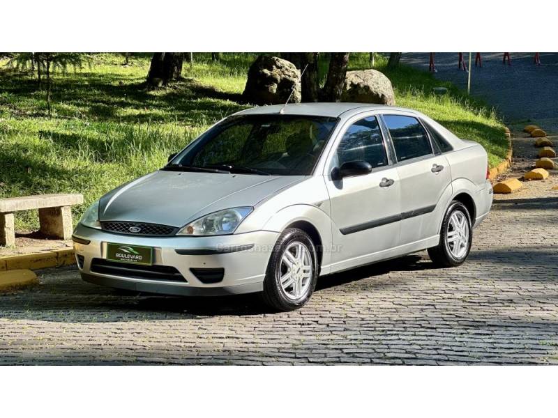 FORD - FOCUS - 2008/2008 - Prata - R$ 25.900,00