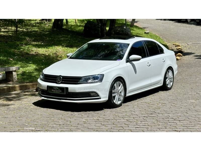 VOLKSWAGEN - JETTA - 2016/2016 - Branca - R$ 96.500,00
