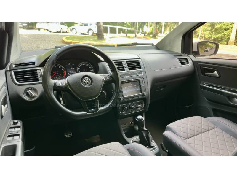 VOLKSWAGEN - FOX - 2015/2016 - Branca - R$ 52.900,00