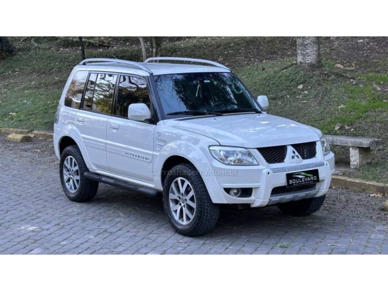 MITSUBISHI - PAJERO TR4 - 2010/2010 - Branca - R$ 59.900,00