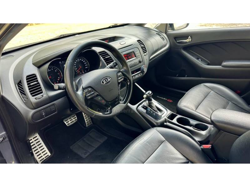 KIA MOTORS - CERATO - 2016/2017 - Cinza - R$ 69.900,00