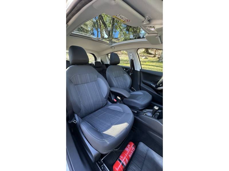 PEUGEOT - 208 - 2015/2015 - Branca - R$ 49.900,00