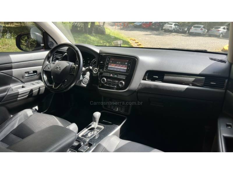 MITSUBISHI - OUTLANDER - 2017/2018 - Branca - R$ 118.900,00