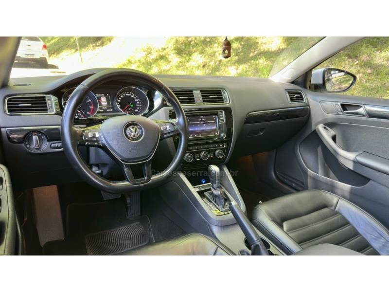 VOLKSWAGEN - JETTA - 2016/2016 - Branca - R$ 96.500,00