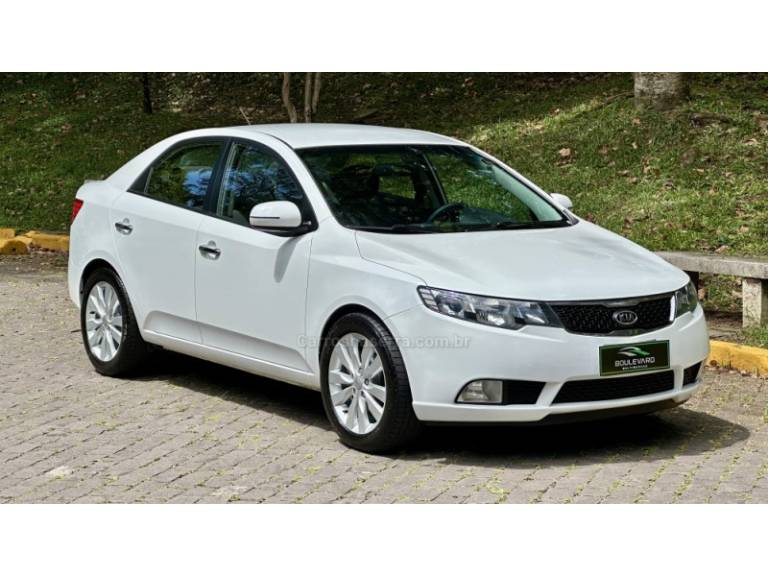 KIA MOTORS - CERATO - 2011/2012 - Branca - R$ 50.900,00