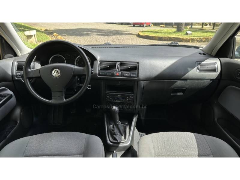 VOLKSWAGEN - GOLF - 2008/2009 - Verde - R$ 42.900,00