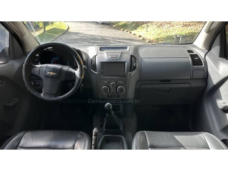 CHEVROLET - S10 - 2012/2013 - Branca - R$ 68.000,00