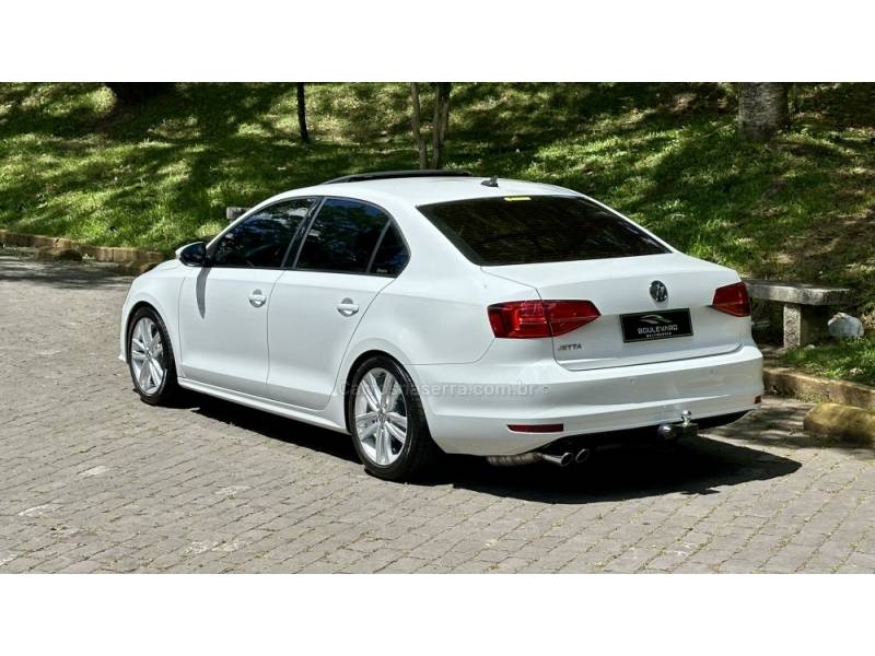 VOLKSWAGEN - JETTA - 2016/2016 - Branca - R$ 96.500,00