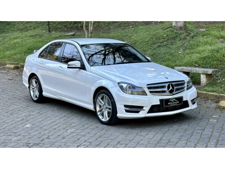 MERCEDES-BENZ - C 200 - 2013/2014 - Branca - R$ 79.900,00