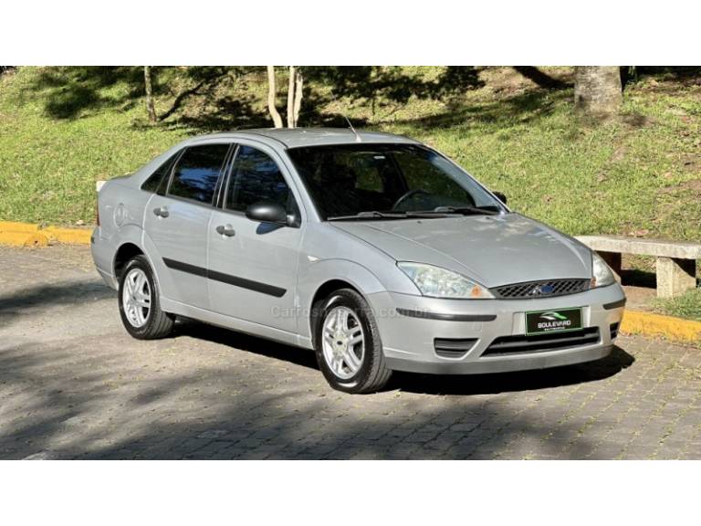 FORD - FOCUS - 2008/2008 - Prata - R$ 25.900,00