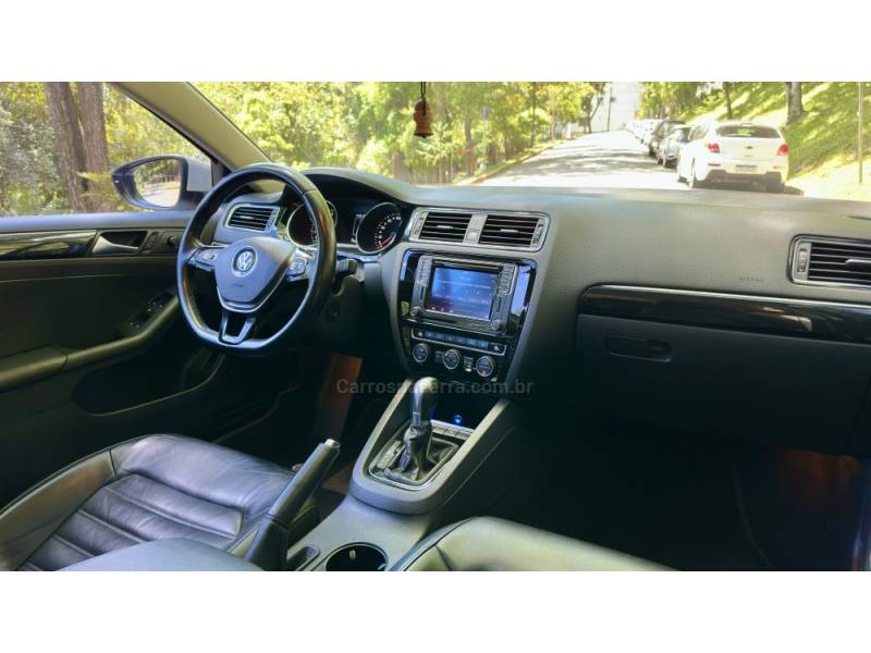VOLKSWAGEN - JETTA - 2016/2016 - Branca - R$ 96.500,00