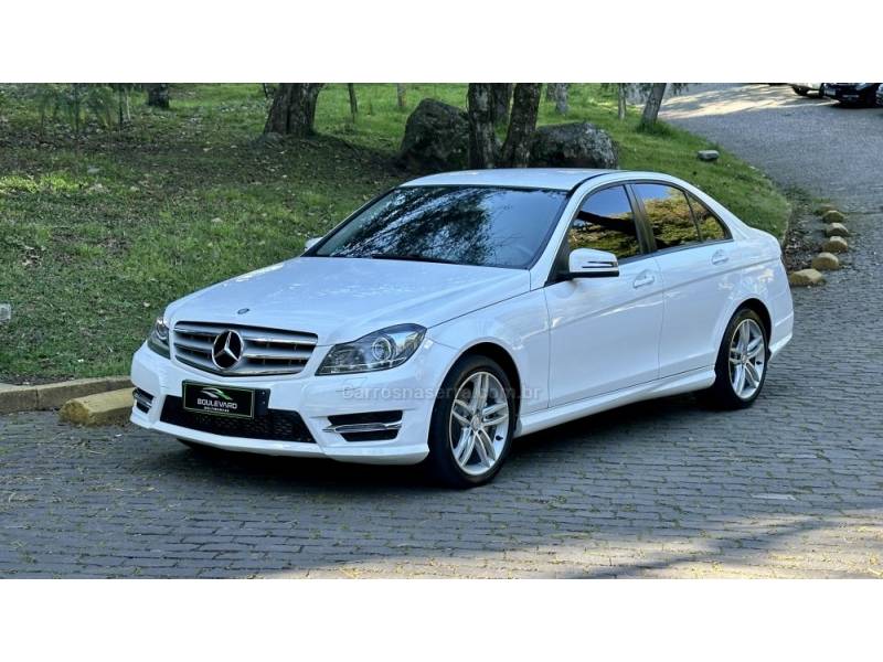 MERCEDES-BENZ - C 200 - 2013/2014 - Branca - R$ 79.900,00