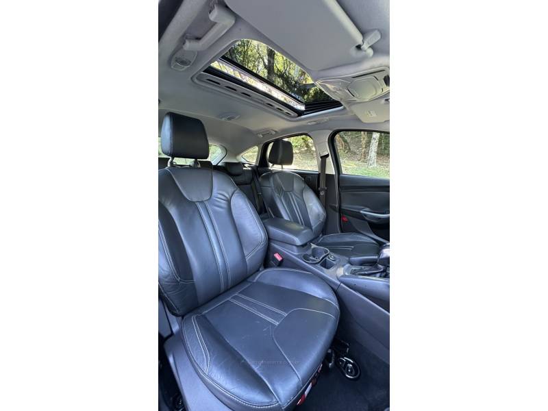 FORD - FOCUS - 2014/2015 - Prata - R$ 59.000,00