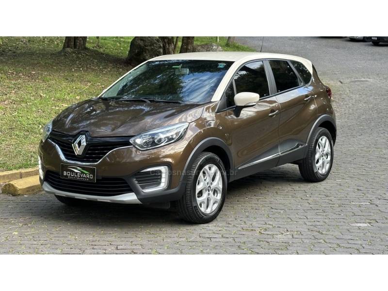 RENAULT - CAPTUR - 2017/2018 - Marrom - R$ 62.900,00
