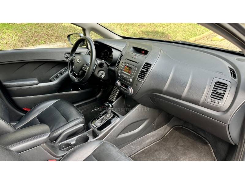 KIA MOTORS - CERATO - 2016/2017 - Cinza - R$ 69.900,00