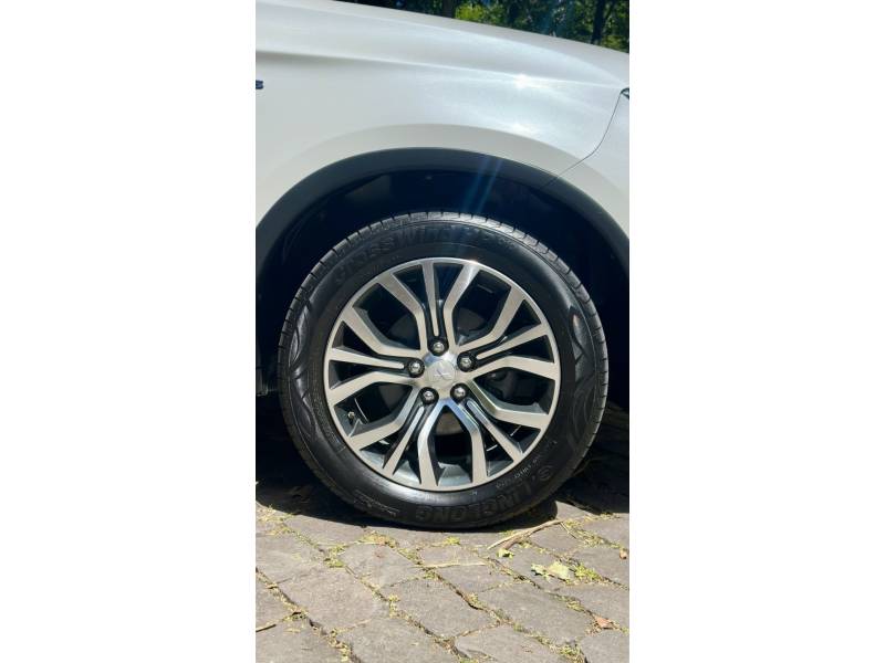 MITSUBISHI - OUTLANDER - 2017/2018 - Branca - R$ 118.900,00