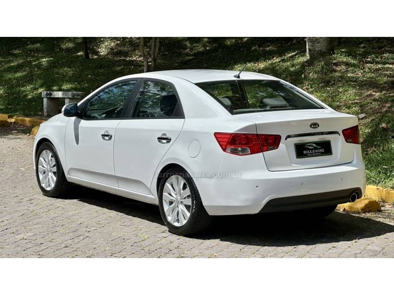 KIA MOTORS - CERATO - 2011/2012 - Branca - R$ 50.900,00