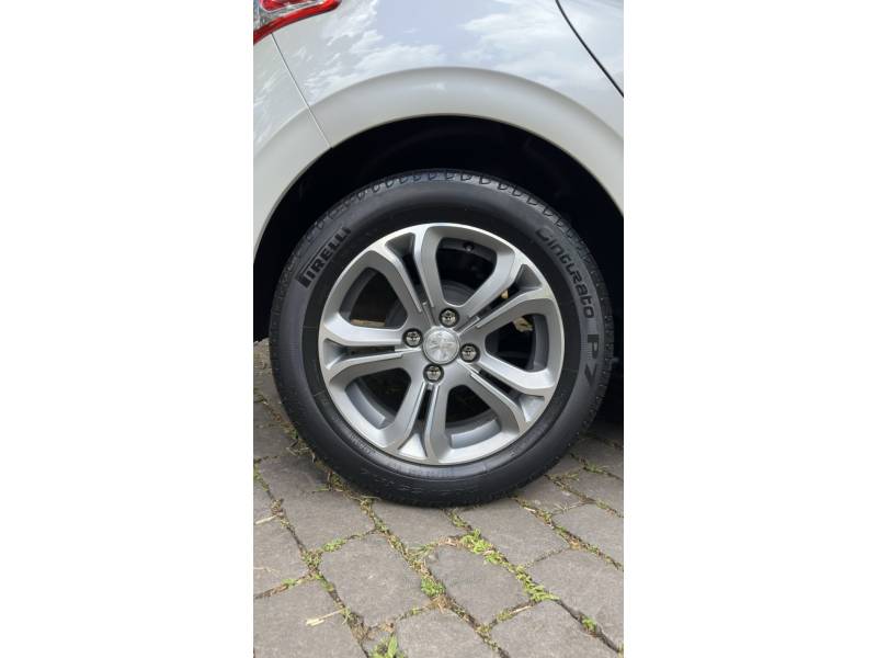 PEUGEOT - 208 - 2015/2015 - Branca - R$ 50.500,00