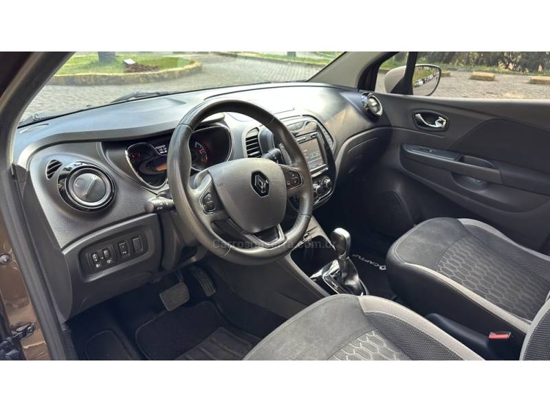RENAULT - CAPTUR - 2017/2018 - Marrom - R$ 62.900,00