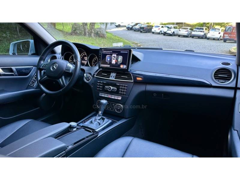 MERCEDES-BENZ - C 200 - 2013/2014 - Branca - R$ 77.900,00