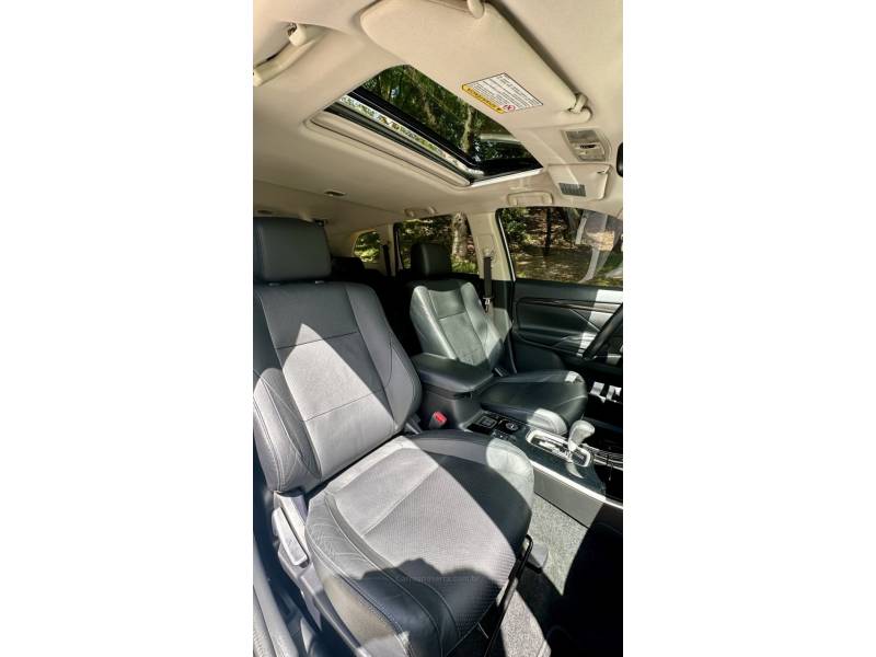 MITSUBISHI - OUTLANDER - 2017/2018 - Branca - R$ 118.900,00