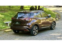 NISSAN - KICKS - 2021/2022 - Marrom - R$ 99.900,00