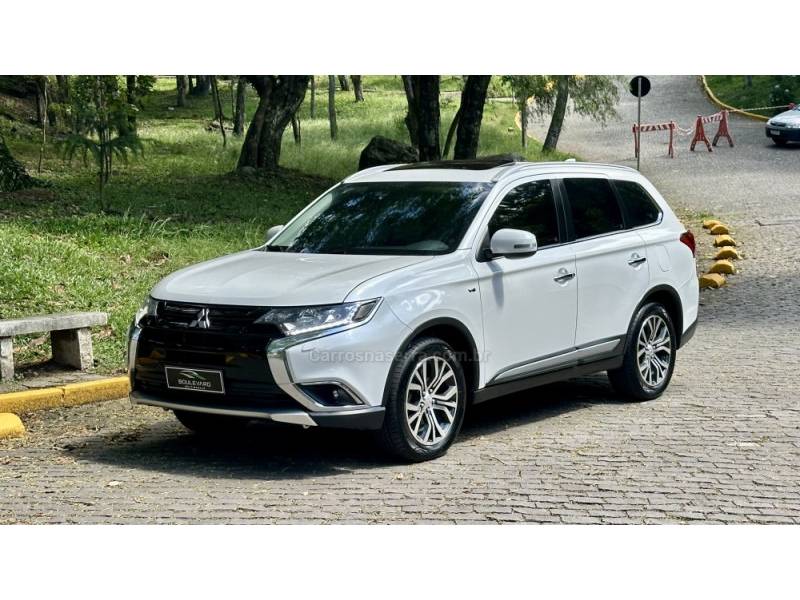 MITSUBISHI - OUTLANDER - 2017/2018 - Branca - R$ 118.900,00