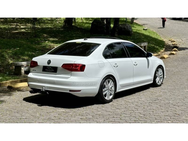 VOLKSWAGEN - JETTA - 2016/2016 - Branca - R$ 96.500,00