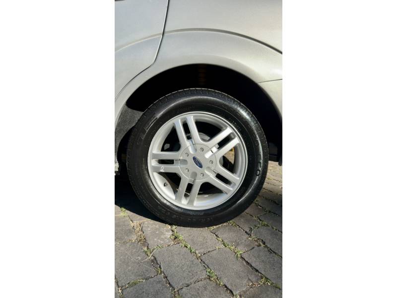 FORD - FOCUS - 2008/2008 - Prata - R$ 25.900,00