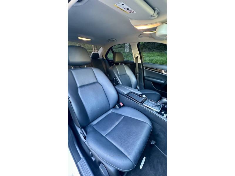 MERCEDES-BENZ - C 200 - 2013/2014 - Branca - R$ 77.900,00