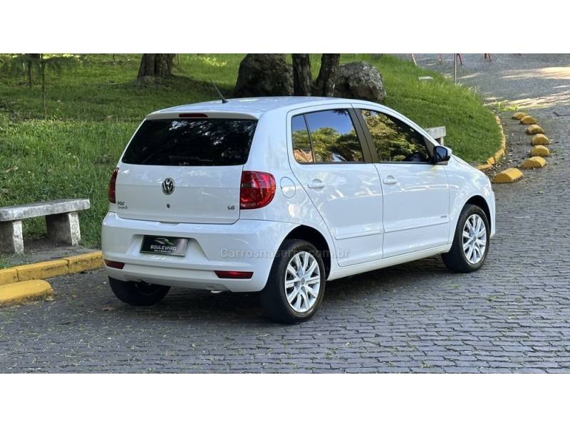 VOLKSWAGEN - FOX - 2012/2013 - Branca - R$ 39.900,00