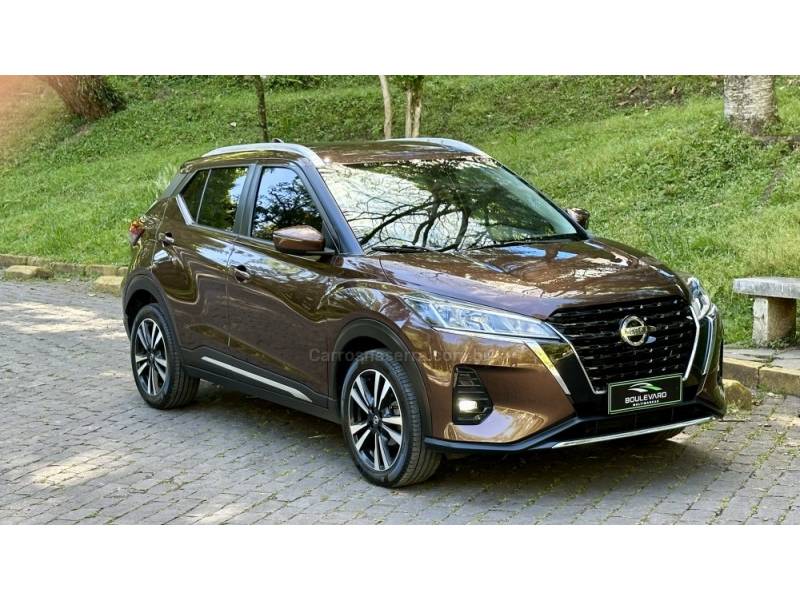 NISSAN - KICKS - 2021/2022 - Marrom - R$ 99.900,00